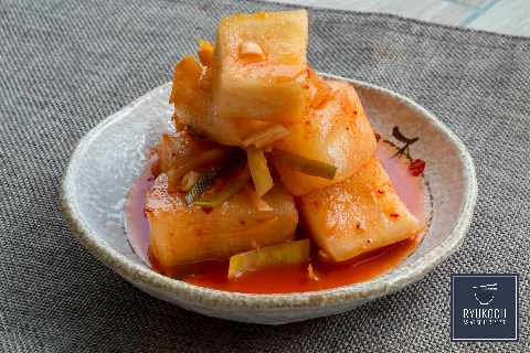 Kkakdugi Spicy Radish Kimchi