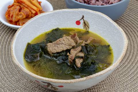 Miyeok Guk koreanische Seetang Suppe
