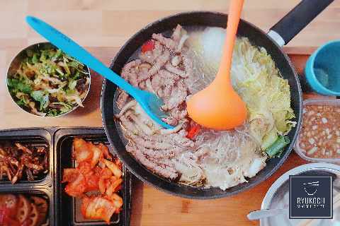 Sogogi Jeongol Korean stew with beef