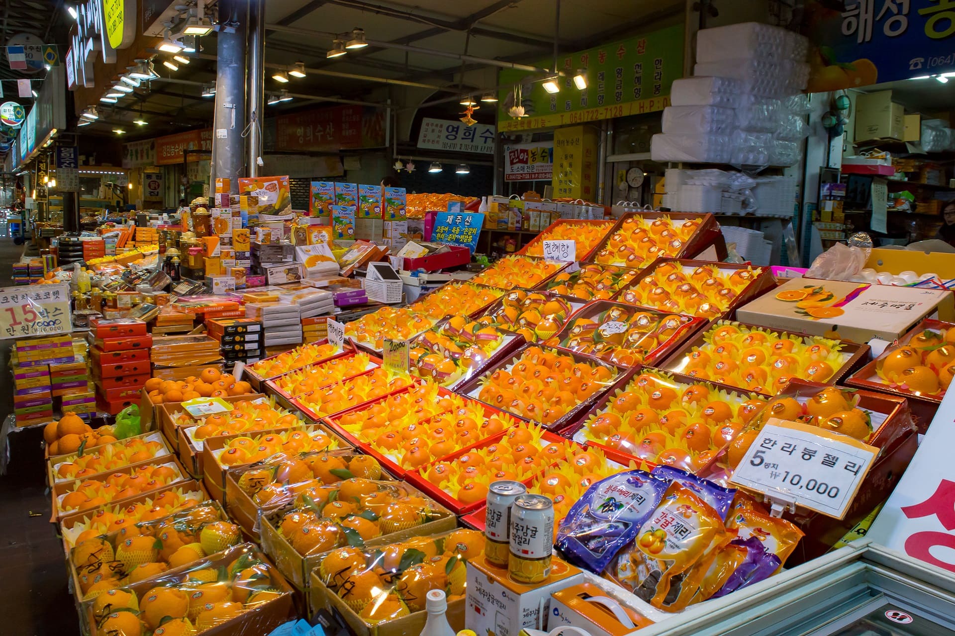 Korean Oranges and Citrons on a cozy market